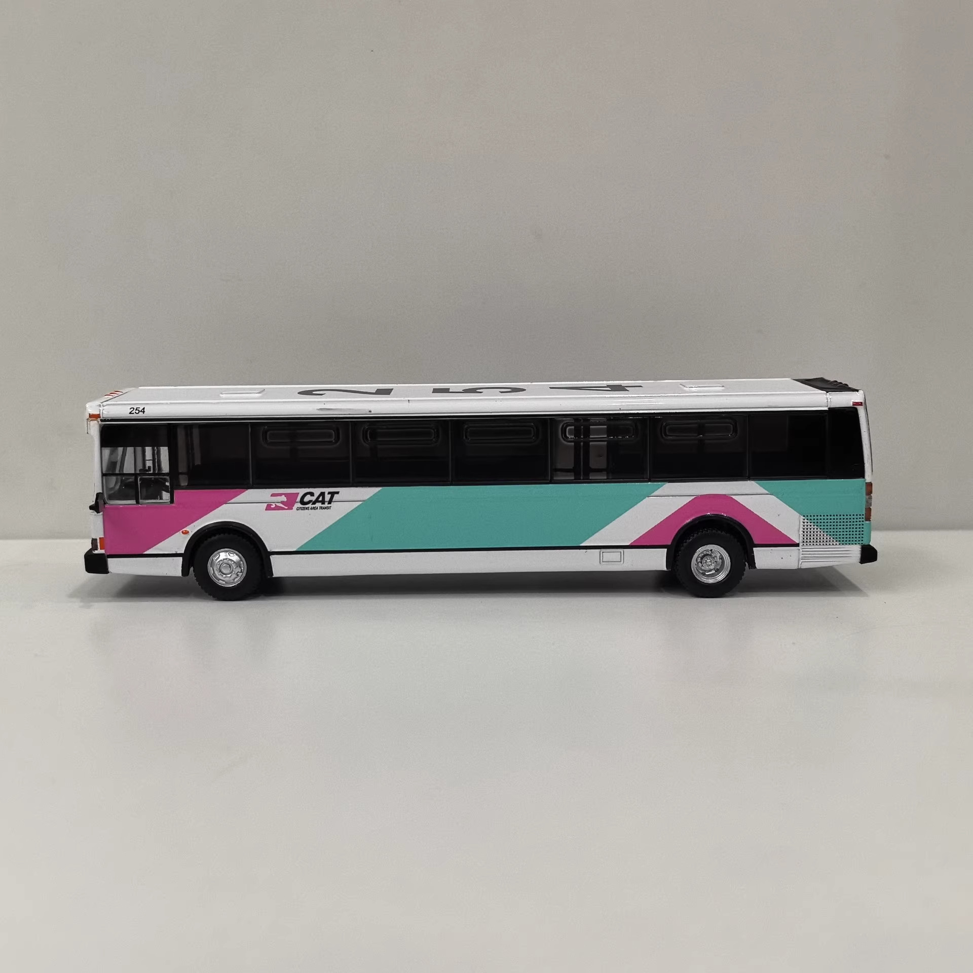 Diecast IR escala 1/87 HO GRUM - Cat Toys avaliação e preço
