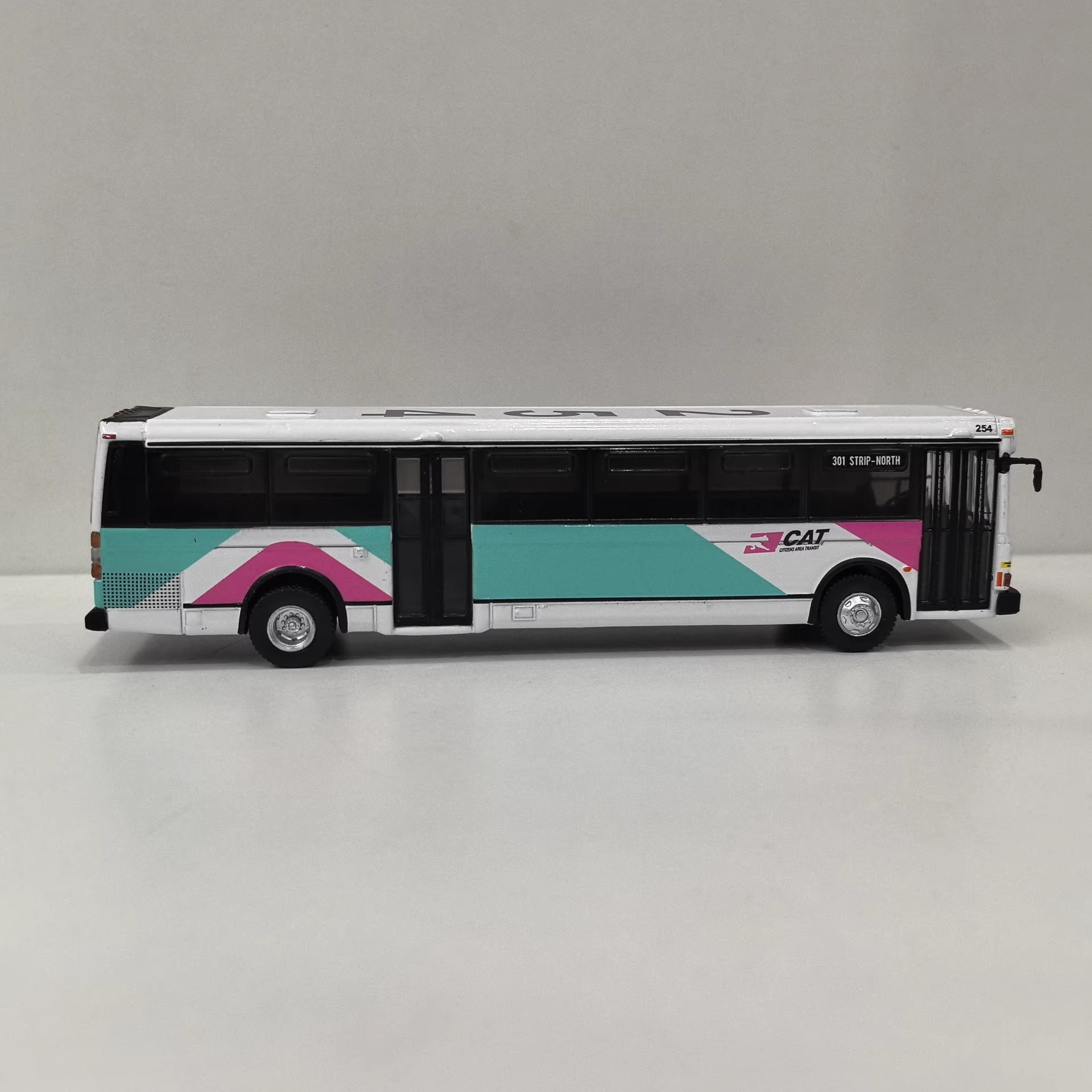 Diecast IR escala 1/87 HO GRUM - Cat Toys avaliação e preço